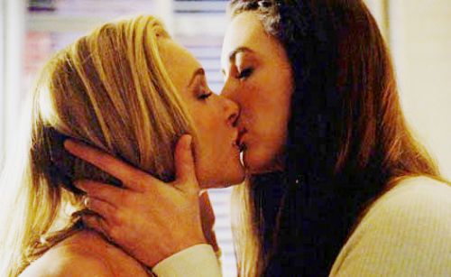 Сцена лесбийского поцелуя Хайден Панеттьери в сериале «Герои»