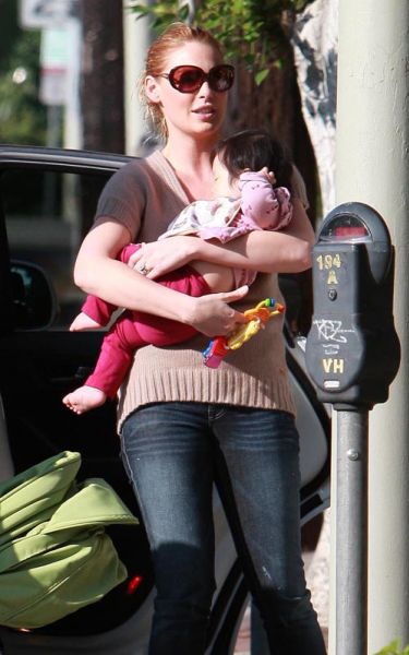 Кэтрин Хейгл со своей дочерью в Лос-Анджелесе