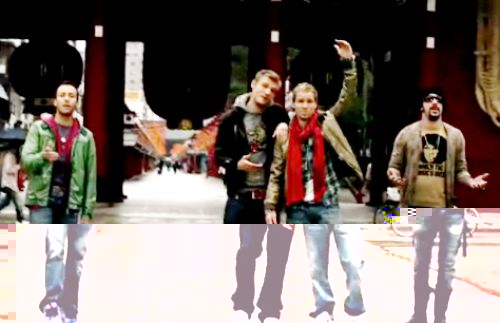 Музыкальное видео Backstreet Boys на песню «Bigger»