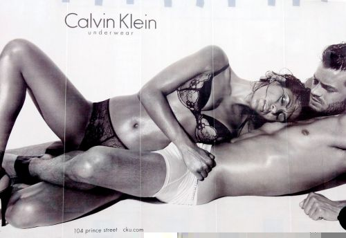 Реклама с Евой Мендес для Calvin Klein стала причиной споров